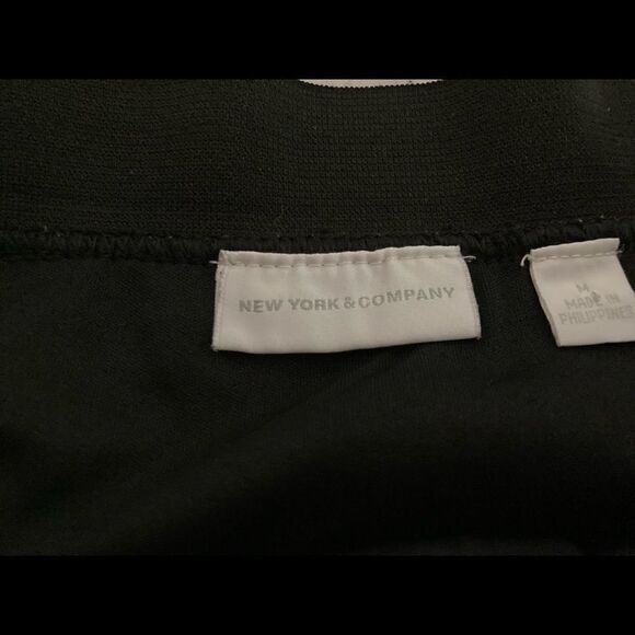 NEW YORK & CO. Women’s Black Lacy Mini Skirt, Size‎ Medium,Elastic Waist, Lined - Picture 9 of 10